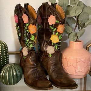 Justin Boots flower embroidery